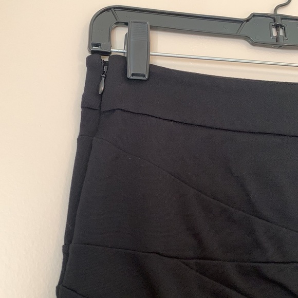 Express women’s mini skirt. - Picture 5 of 5